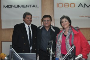 Rito Pedersen, Juan Pastoriza & María Fernández-Toro at the Radio Monumental studios